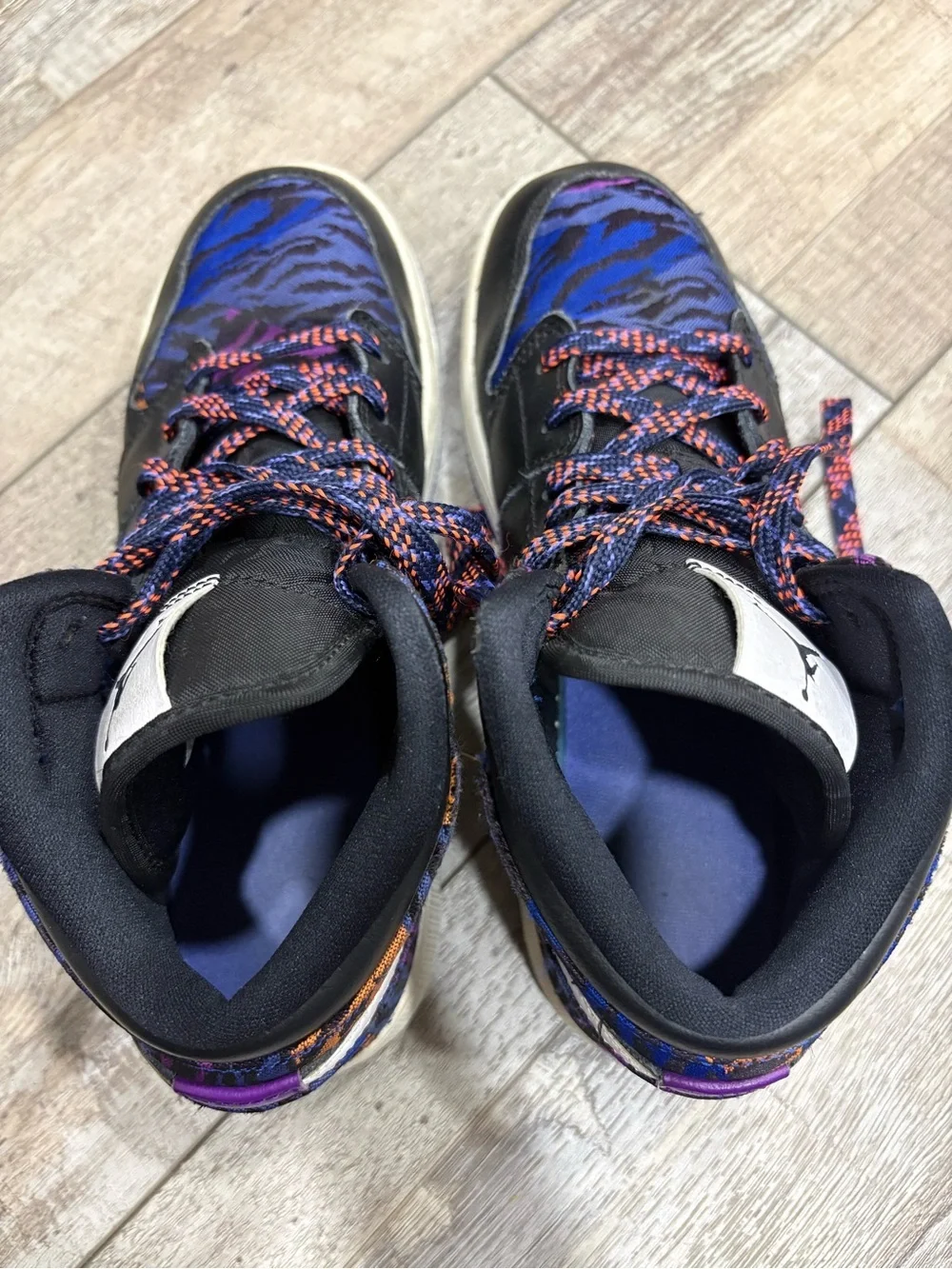 Nike Jordan Air 1 youth tiger stripe sneakers